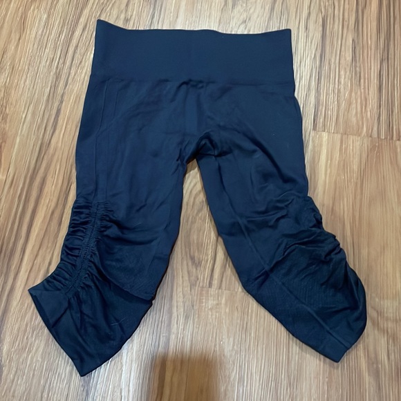 Navy Blue Scrunch Lululemon Leggings - Picture 2 of 3
